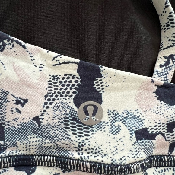Lululemon sports bra - Picture 4 of 4